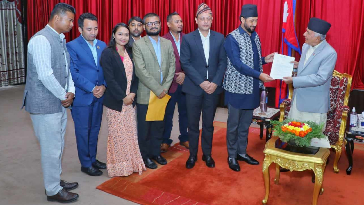मन्त्रिपरिषदको सिफारिस अस्वीकार गर्न संविधानले दिँदैन : राष्ट्रपति